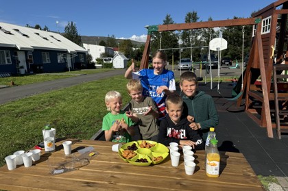 Ágúst 8 Seldu Djús Og Kleinur